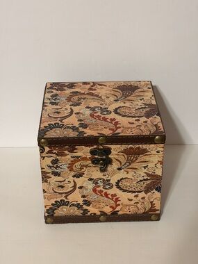 Decorative Paisley Floral Pattern Trinket Jewelry Box. 6.5”x6.5”x6”